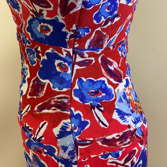 Plunging V neck floral dress - Picture 7 of 12